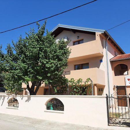 Apartments Cherry Gornji Karin Exterior foto