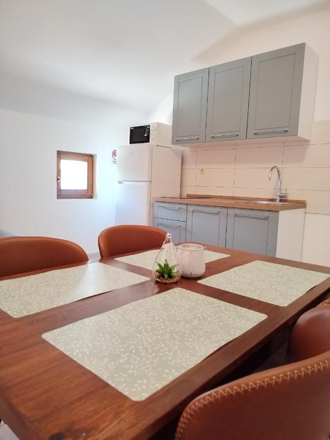 Apartments Cherry Gornji Karin Exterior foto