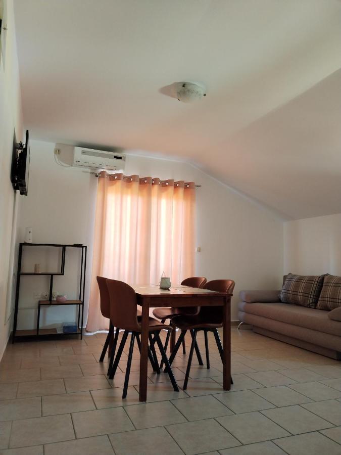 Apartments Cherry Gornji Karin Exterior foto