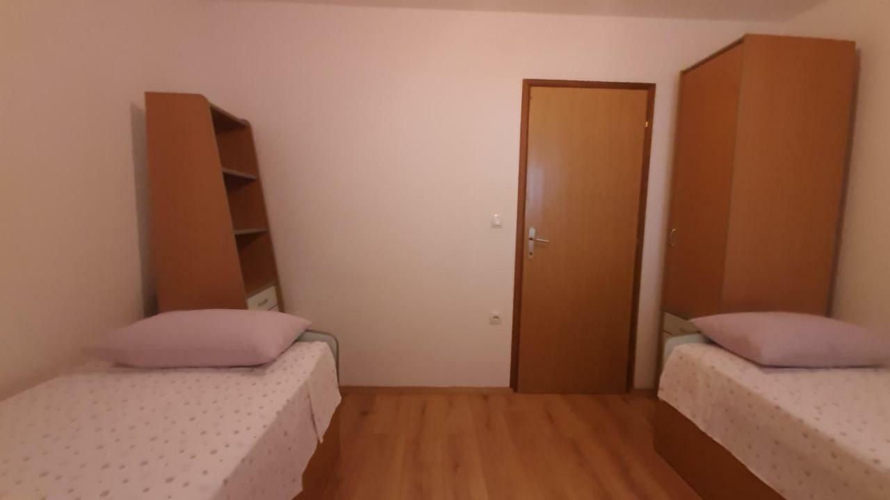 Apartments Cherry Gornji Karin Exterior foto